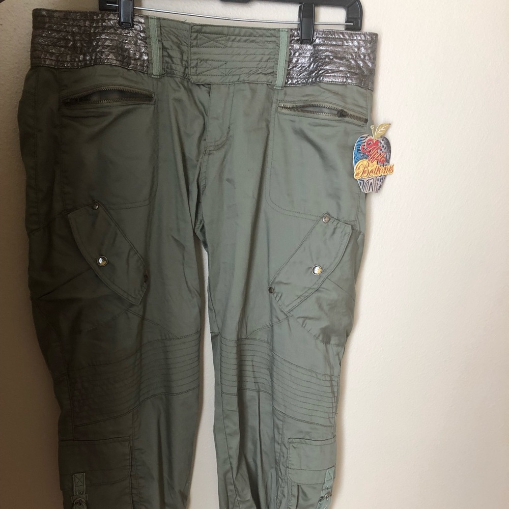 Capri cargo pants size 13/14 applebottom